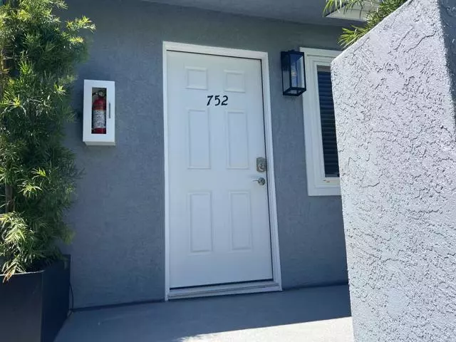 752 E AVE, Coronado, CA 92118