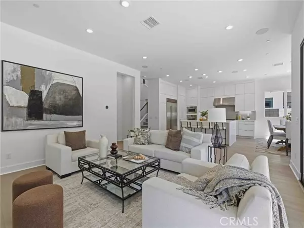 Valencia, CA 91381,27627 Juniper LN