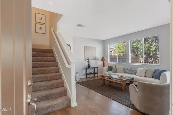 Santa Clarita, CA 91350,28471 Santa Rosa LN