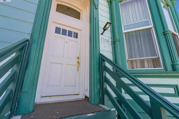 Oakland, CA 94607,1706-1704 Center St
