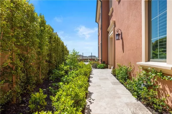 Irvine, CA 92602,163 Summerland