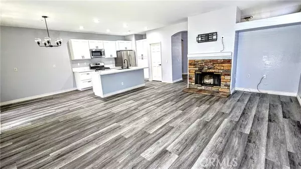 Fontana, CA 92337,17371 Redmaple ST