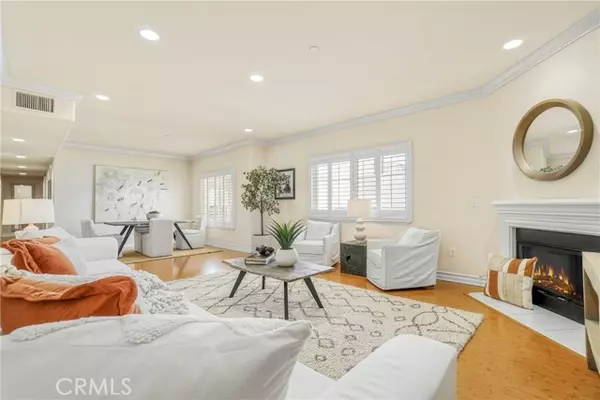 11923 Darlington AVE 302, Los Angeles, CA 90049