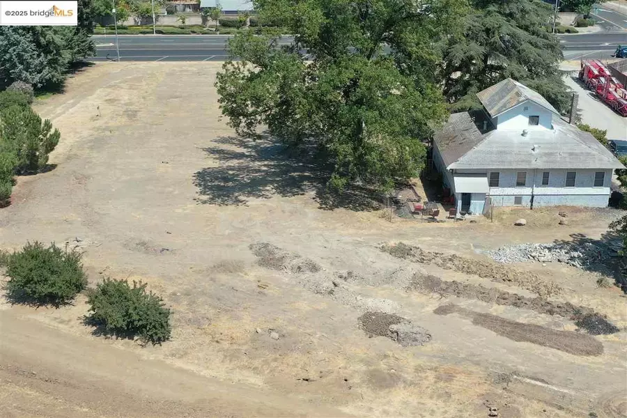 3041 Walnut Blvd, Brentwood, CA 94513