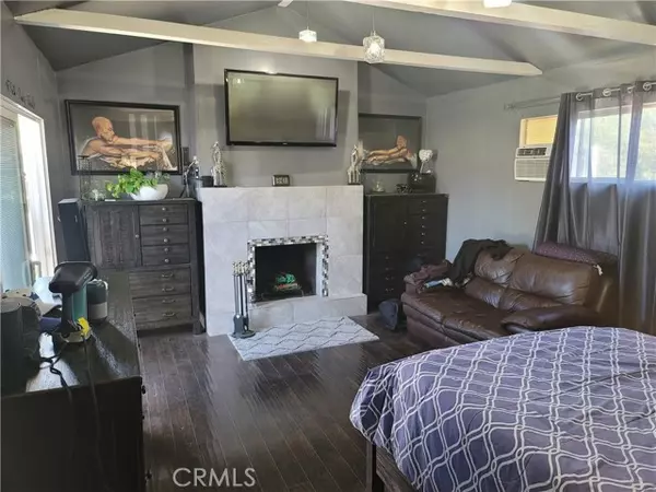 Compton, CA 90221,1408 S Burris AVE