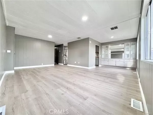 Hemet, CA 92543,260 N Lyon AVE 125