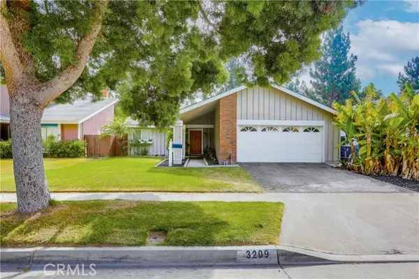 3209 S Center ST, Santa Ana, CA 92704