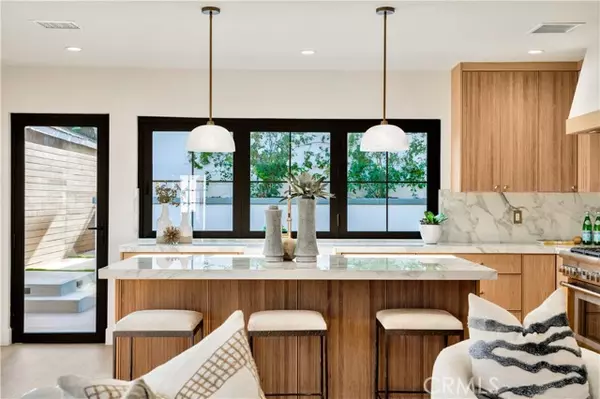 Manhattan Beach, CA 90266,2605 N Poinsettia AVE