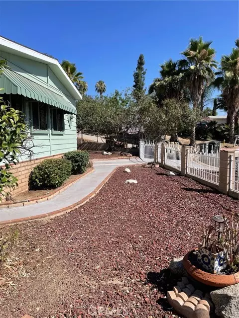 Perris, CA 92570,730 Paul CT