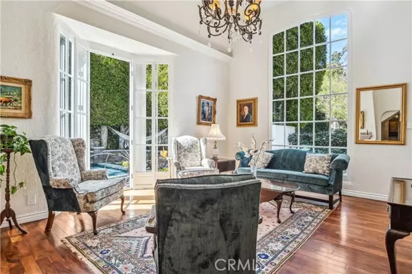 Los Angeles, CA 90068,3158 Oakshire DR