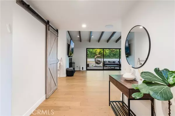 Woodland Hills, CA 91367,22410 Collins ST