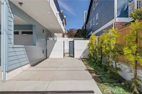 Redondo Beach, CA 90278,1708 Blossom LN