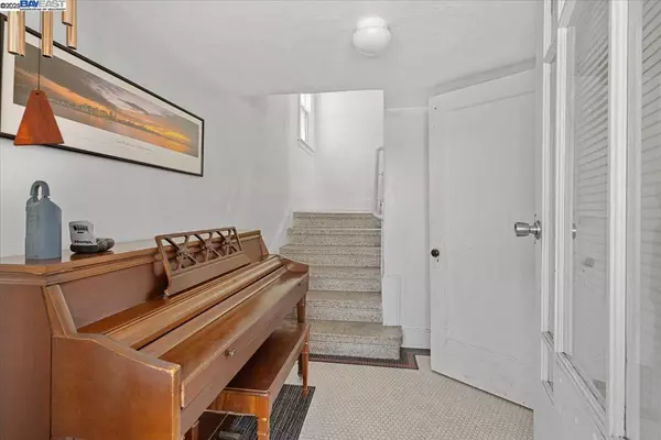 Daly City, CA 94014,40 Acton St