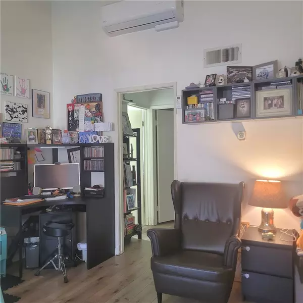 Lake Forest, CA 92630,23216 Orange AVE 6