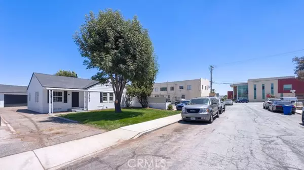 Fontana, CA 92335,8893 Nuevo AVE