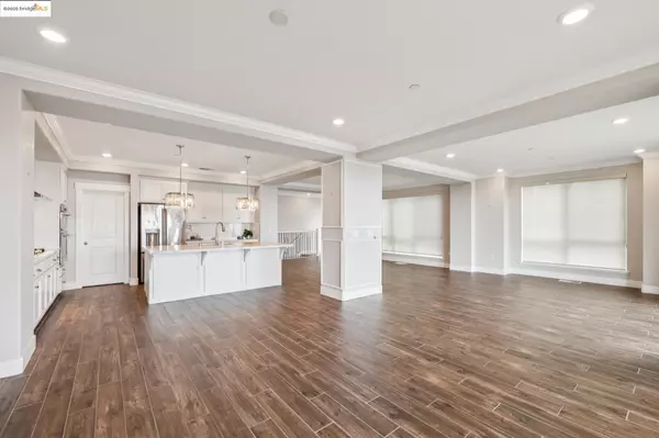 Oakland, CA 94605,6733 Skyview Dr