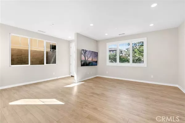Irvine, CA 92618,157 Carmine