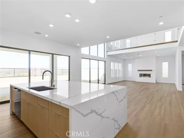 Valencia, CA 91381,27618 Juniper LN