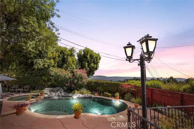 17861 Cathedral Pl, Encino, CA 91316