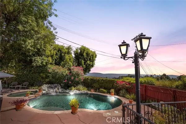 17861 Cathedral Pl, Encino, CA 91316