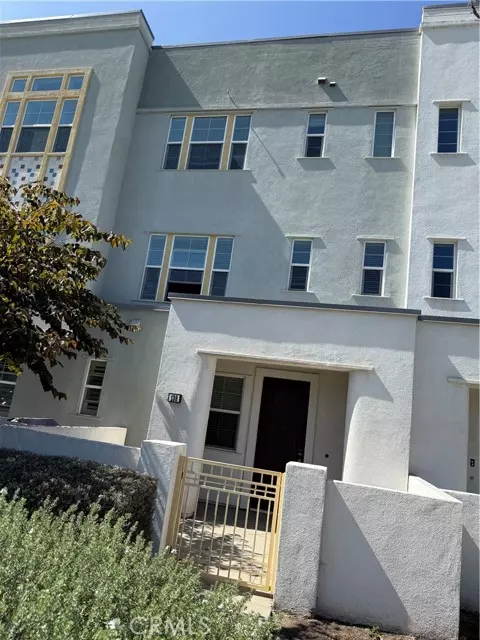 Irvine, CA 92618,138 Paramount