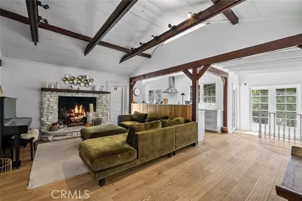 Los Angeles, CA 90068,7214 S Sycamore TRL