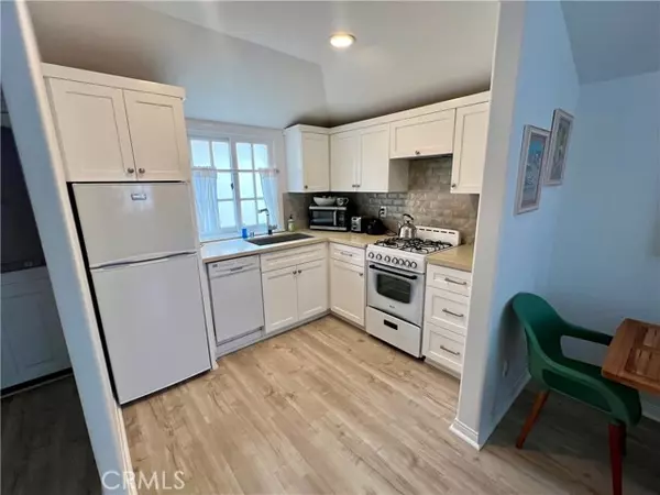 Newport Beach, CA 92662,207 1/2 Emerald AVE