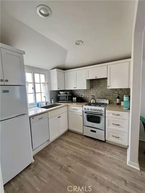 Newport Beach, CA 92662,207 1/2 Emerald AVE