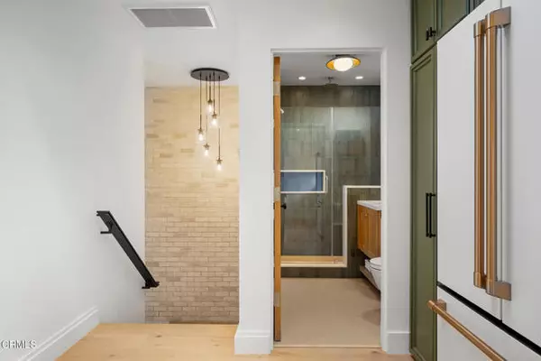 Los Angeles, CA 90027,1932 1/4 Hillhurst AVE