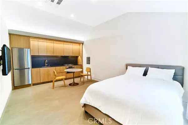 Fullerton, CA 92833,1119 Crestview DR A