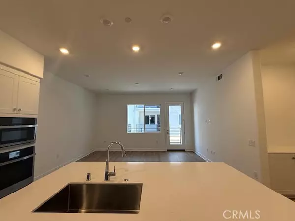 Irvine, CA 92618,425 Mulligan