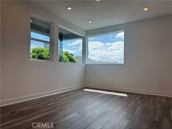 Santa Ana, CA 92705,707 S Lyon ST