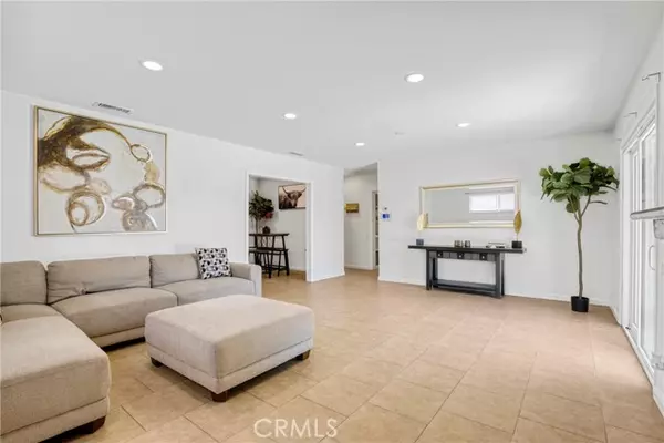 Northridge, CA 91324,8438 Wystone AVE