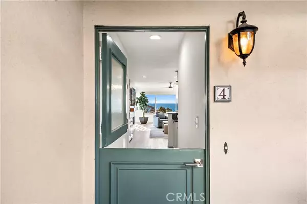 Laguna Beach, CA 92651,240 Moss ST 4