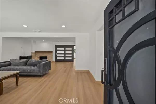 Sylmar, CA 91342,11230 Dominica AVE
