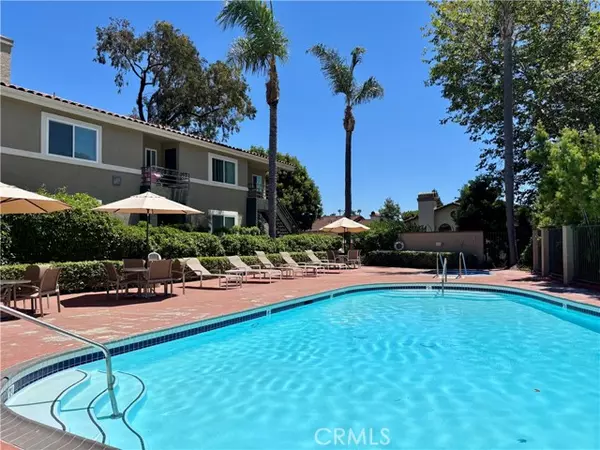 San Diego, CA 92122,7405 Charmant DR 2320