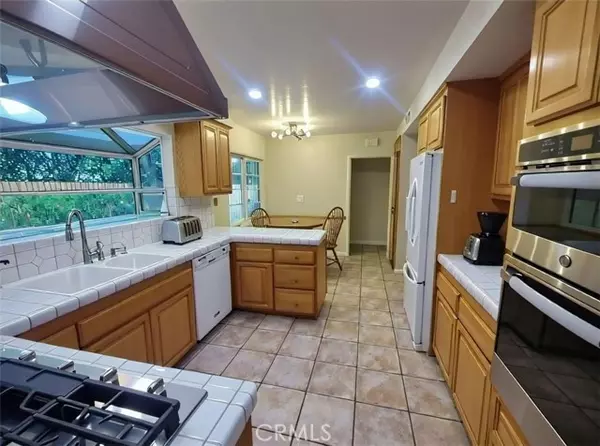 Woodland Hills, CA 91367,6233 Capistrano AVE