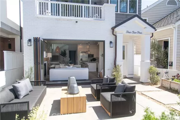 Corona Del Mar, CA 92625,424 Marguerite AVE