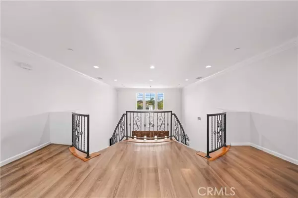 Tustin, CA 92780,1621 Bryan AVE