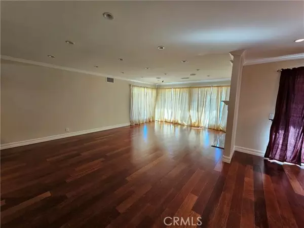 Porter Ranch, CA 91326,19259 Braemore RD