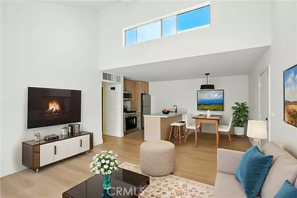 8601 International AVE 233, Canoga Park, CA 91304