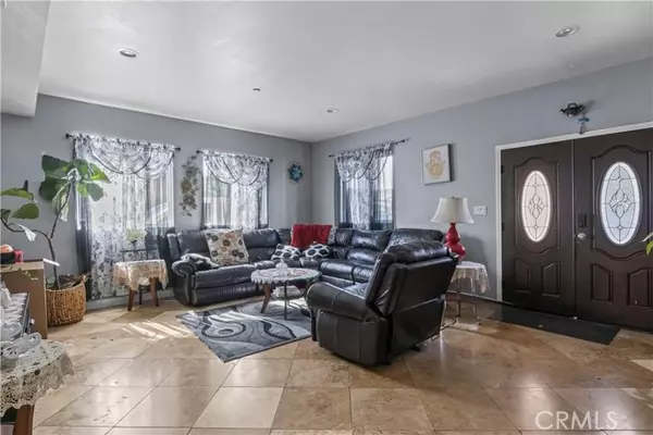 Santa Ana, CA 92701,710 E 2nd ST