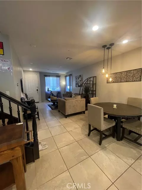 Northridge, CA 91325,17652 W Murphy LN