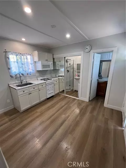 Lomita, CA 90717,24407 1/2 Alliene AVE