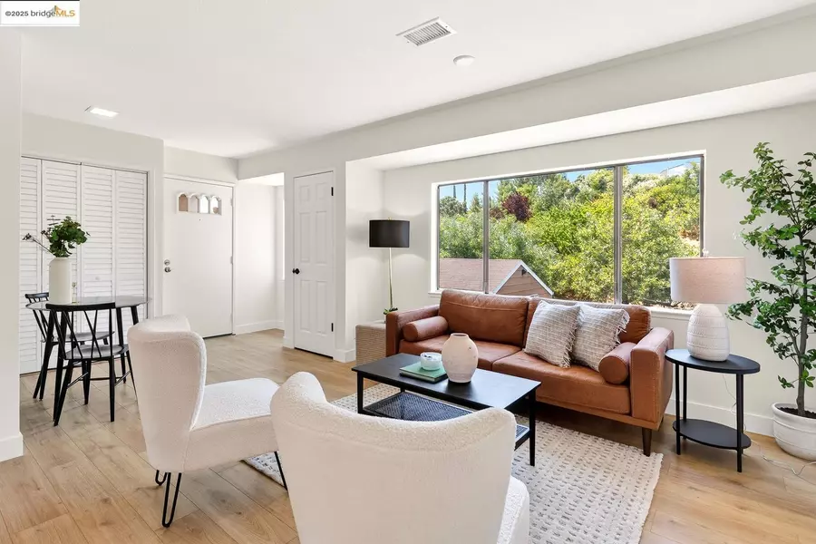 221 Village PL, Martinez, CA 94553