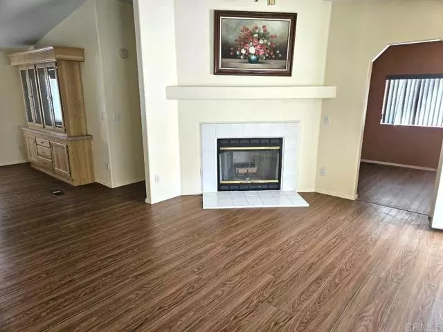 8975 Lawrence Welk DR 4, Escondido, CA 92026