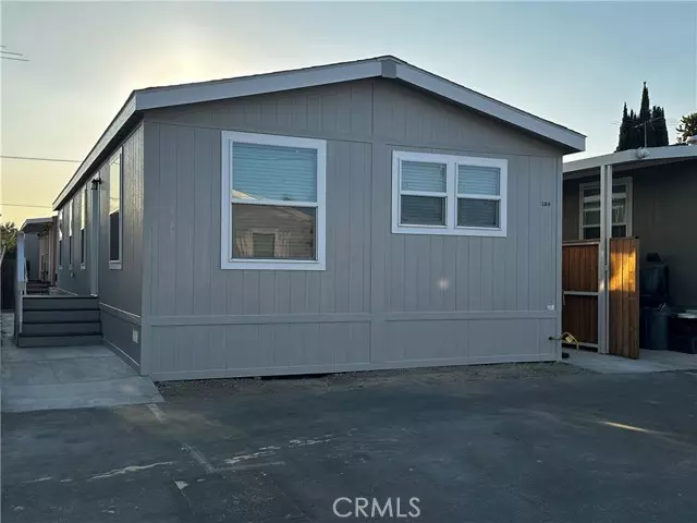 Van Nuys, CA 91405,7560 Woodman PL 108