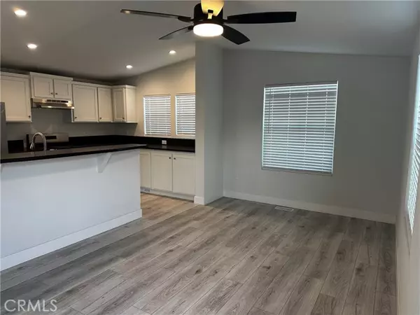 Van Nuys, CA 91405,7560 Woodman PL 108
