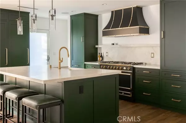 Los Angeles, CA 90048,133 N La Jolla AVE