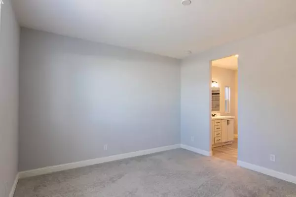 San Diego, CA 92105,2003 Bayview Heights Dr 34